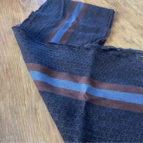 GUCCI Wool Printed Scarf 🧣 - Picture 1 of 5